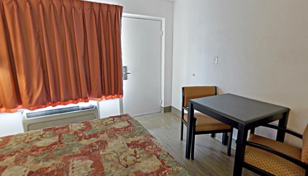 Econo Lodge Metropolis Camera foto