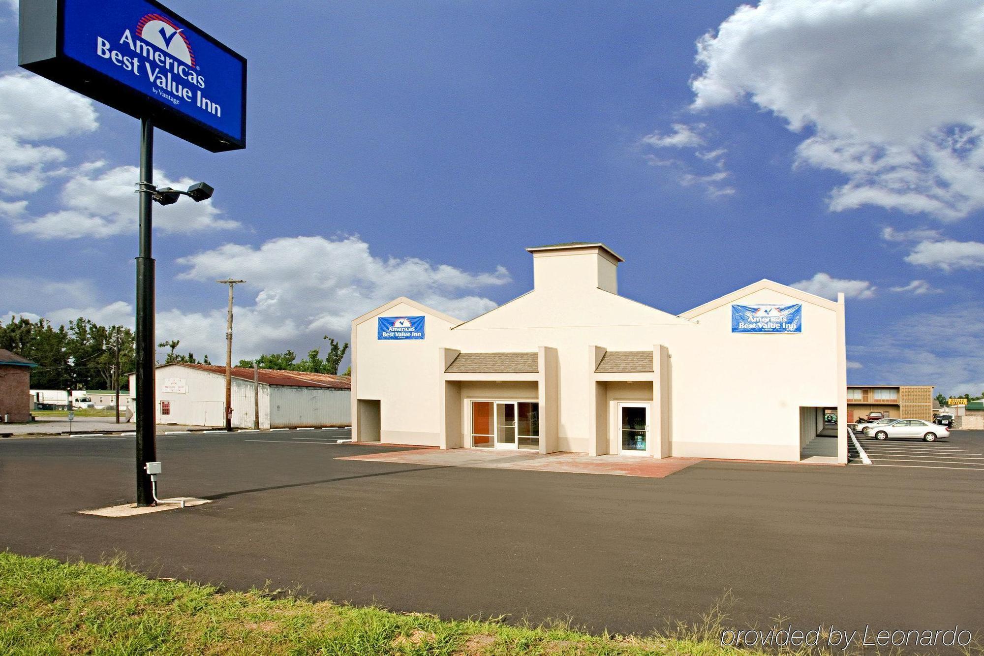 Econo Lodge Metropolis Esterno foto