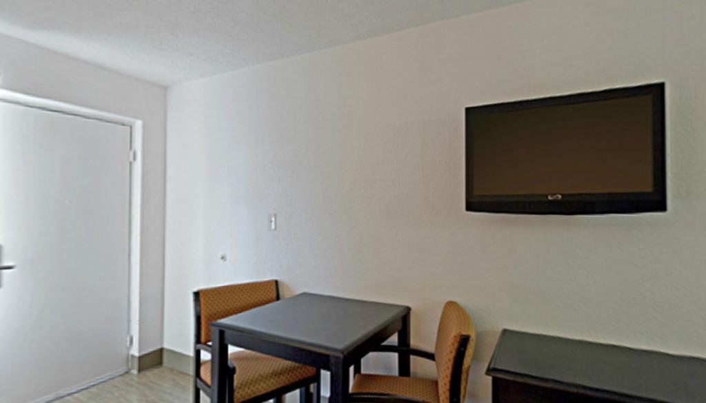 Econo Lodge Metropolis Esterno foto